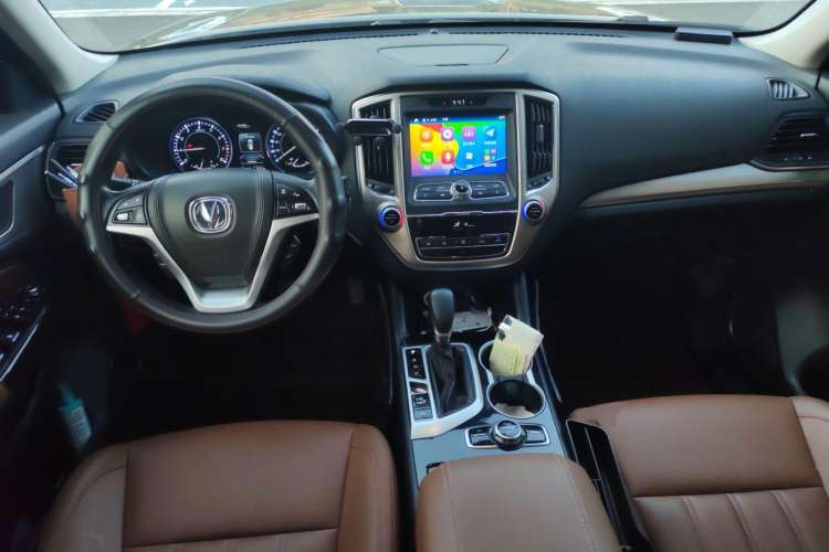 Used CHANGAN CS95 2017 2.0T Two-Wheel Drive Zhitu Edition Center Console