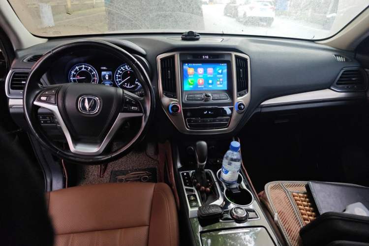 Used CHANGAN CS95 2017 2.0T Two-Wheel Drive Zhitu Edition Center Console