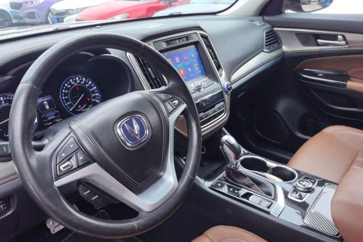 Used CHANGAN CS95 2017 2.0T Two-Wheel Drive Zhituo Edition Center Console
