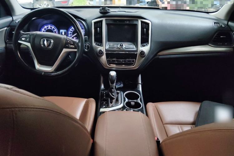 Used CHANGAN CS95 2017 2.0T Two-Wheel Drive Zhituo Edition Center Console
