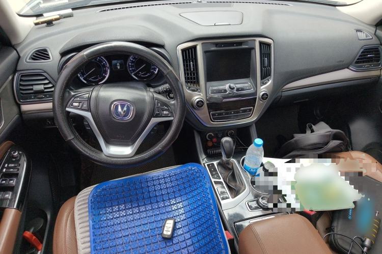 Used CHANGAN CS95 2017 2.0T Four-Wheel Drive SmartDrive Edition Center Console