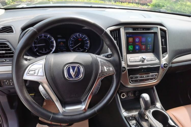 Used CHANGAN CS95 2017 2.0T Four-Wheel Drive ZhiZun Edition Center Console
