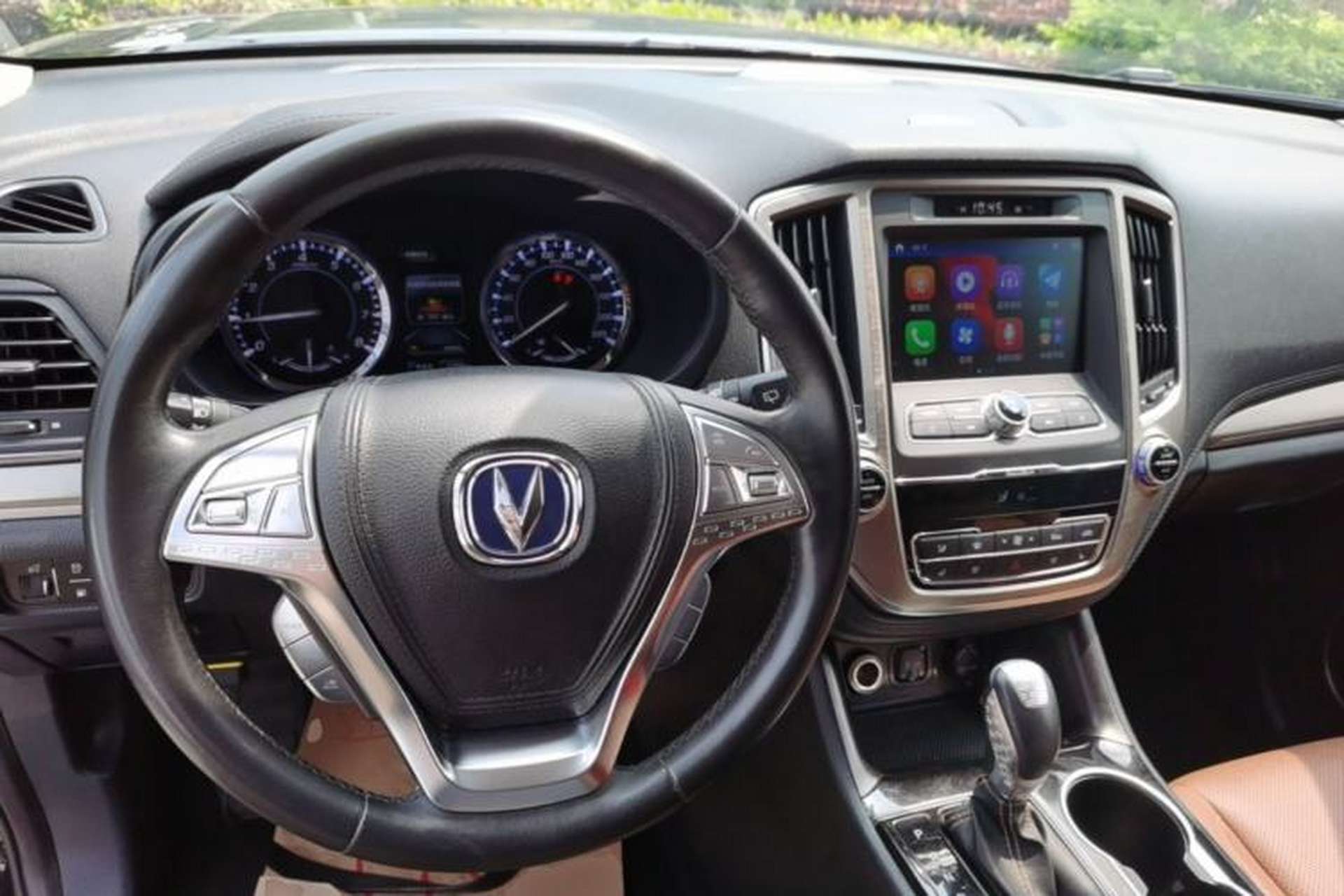 Used CHANGAN CS95 2017 2.0T Four-Wheel Drive ZhiZun Edition Center Console