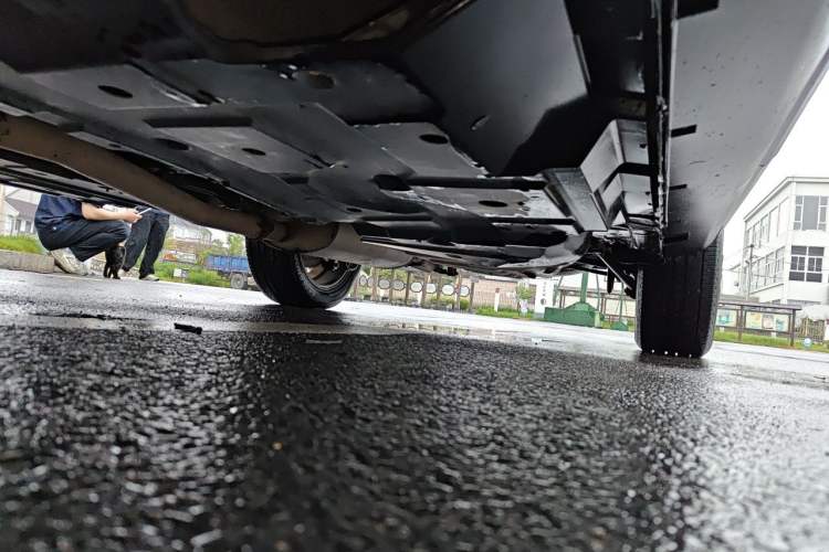 Used CHANGAN CS95 2017 2.0T Two-Wheel Drive Zhituo Edition Chassis Front Left
