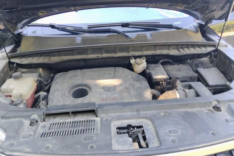 Used CHANGAN CS95 2017 2.0T Two-Wheel Drive Zhitu Edition Engine Bay