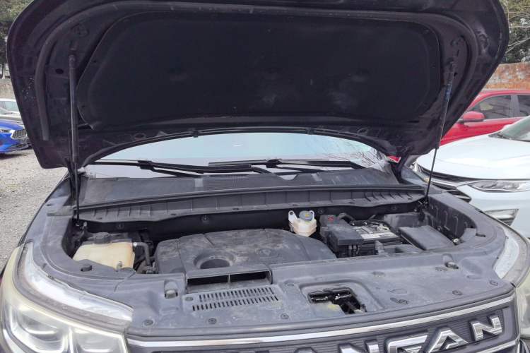 Used CHANGAN CS95 2017 2.0T Two-Wheel Drive Zhituo Edition Engine Bay