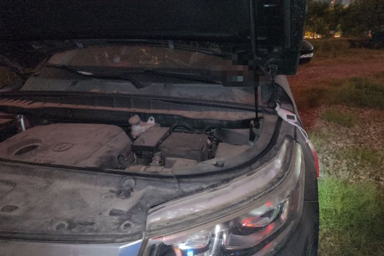 Used CHANGAN CS95 2017 2.0T Two-Wheel Drive Zhiyuan Edition Engine Bay Left