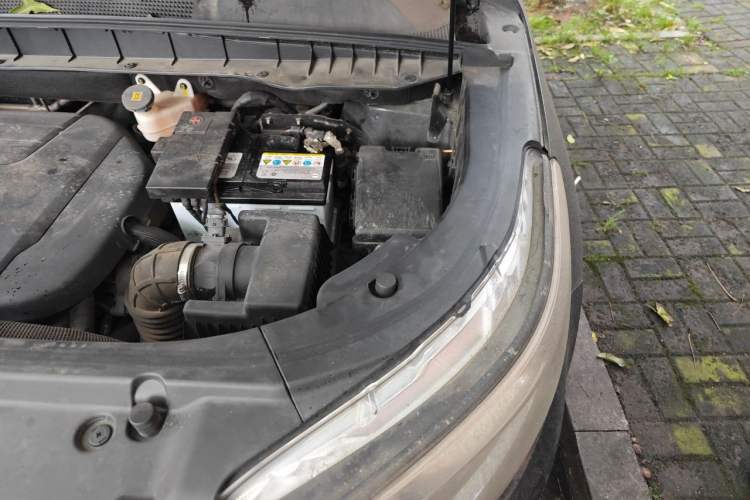 Used CHANGAN CS95 2017 2.0T Two-Wheel Drive Zhitu Edition Engine Bay Left