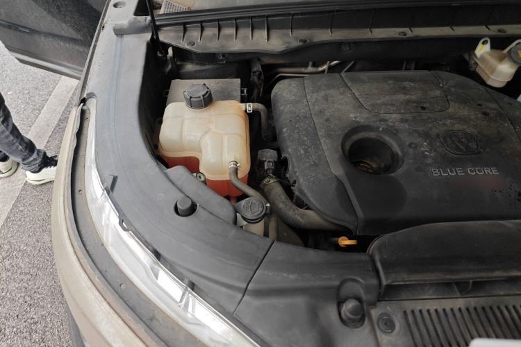 Used CHANGAN CS95 2017 2.0T Two-Wheel Drive Zhitu Edition Engine Bay Right