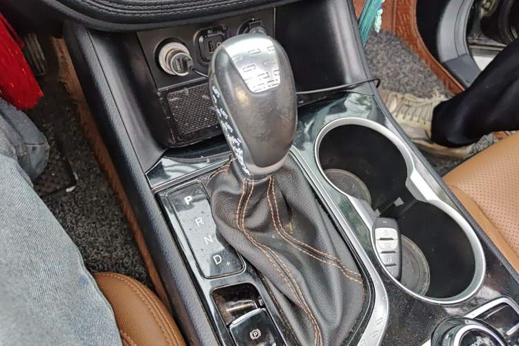 Used CHANGAN CS95 2017 2.0T Two-Wheel Drive Zhituo Edition Gear Lever