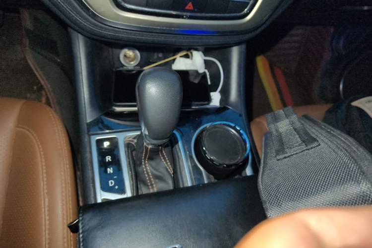 Used CHANGAN CS95 2017 2.0T Two-Wheel Drive Zhiyuan Edition Gear Lever