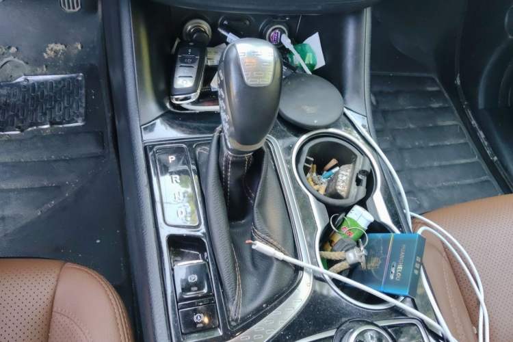 Used CHANGAN CS95 2017 2.0T Two-Wheel Drive Zhitu Edition Gear Lever