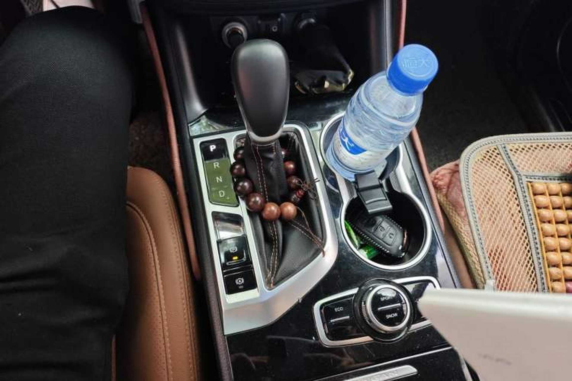 Used CHANGAN CS95 2017 2.0T Two-Wheel Drive Zhitu Edition Gear Lever