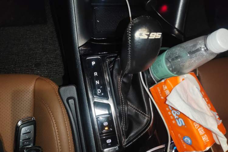 Used CHANGAN CS95 2017 2.0T Four-Wheel Drive SmartDrive Edition Gear Lever