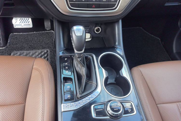 Used CHANGAN CS95 2017 2.0T Two-Wheel Drive Zhituo Edition Gear Lever