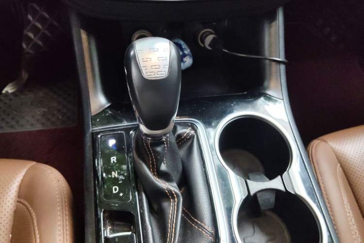 Used CHANGAN CS95 2017 2.0T Two-Wheel Drive Zhituo Edition Gear Lever