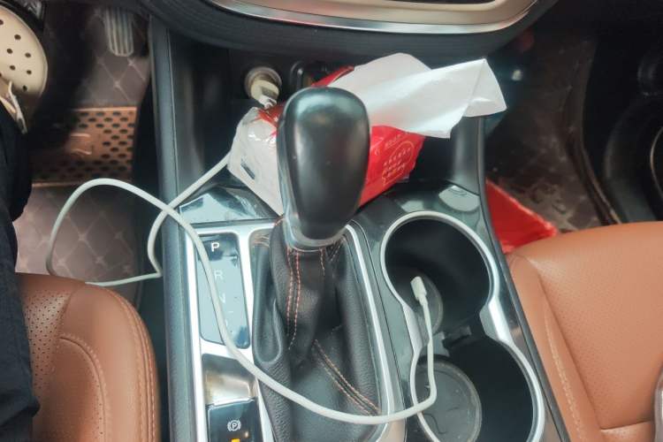 Used CHANGAN CS95 2017 2.0T Two-Wheel Drive Zhitu Edition Gear Lever