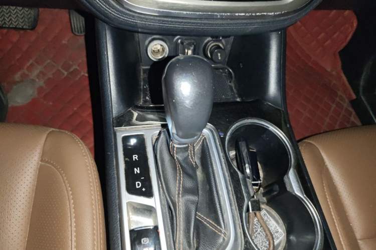Used CHANGAN CS95 2017 2.0T Two-Wheel Drive Zhiyuan Edition Gear Lever