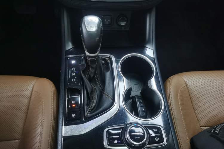 Used CHANGAN CS95 2017 2.0T Four-Wheel Drive ZhiZun Edition Gear Lever
