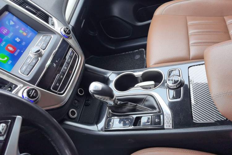 Used CHANGAN CS95 2017 2.0T Two-Wheel Drive Zhituo Edition Interior 1