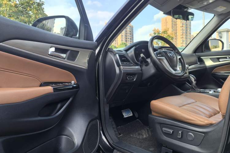 Used CHANGAN CS95 2017 2.0T Two-Wheel Drive Zhituo Edition Interior 1