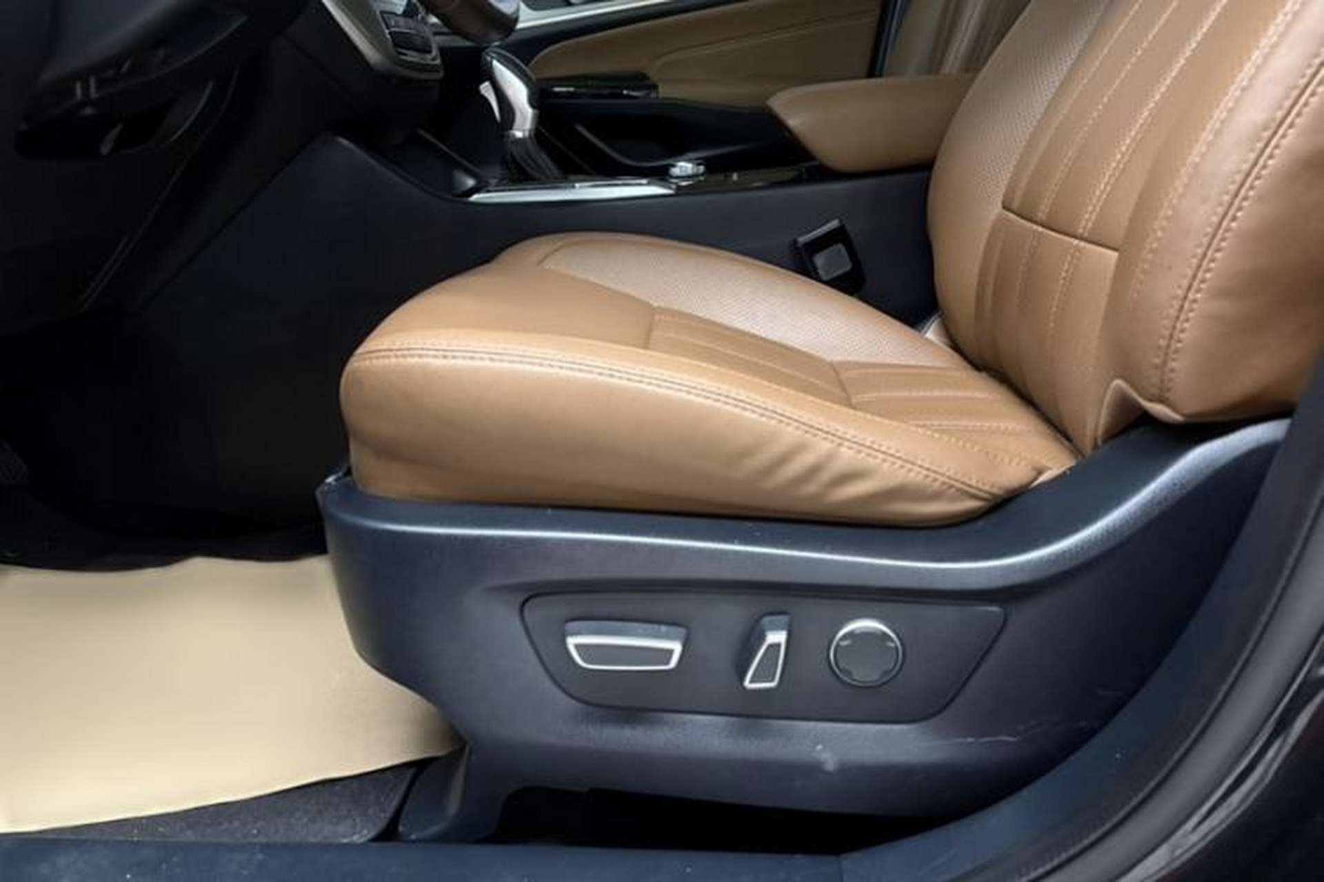 Used CHANGAN CS95 2017 2.0T Two-Wheel Drive Zhitu Edition Interior 1