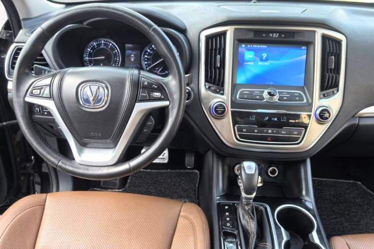 Used CHANGAN CS95 2017 2.0T Two-Wheel Drive Zhituo Edition Interior 2