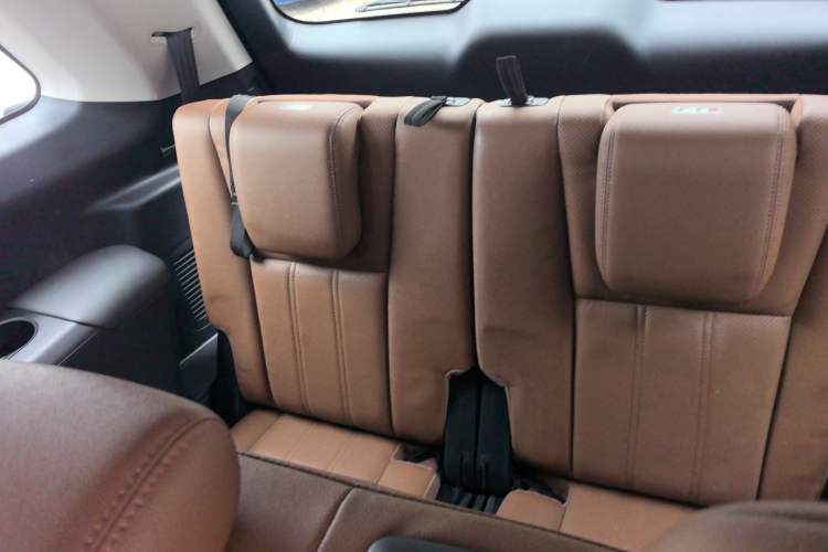 Used CHANGAN CS95 2017 2.0T Two-Wheel Drive Zhituo Edition Interior 2