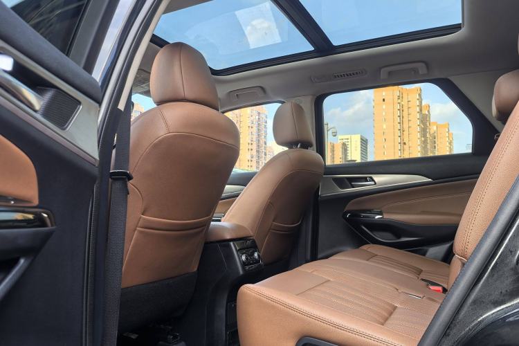 Used CHANGAN CS95 2017 2.0T Two-Wheel Drive Zhituo Edition Interior 2