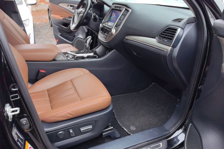 Used CHANGAN CS95 2017 2.0T Two-Wheel Drive Zhituo Edition Interior 3