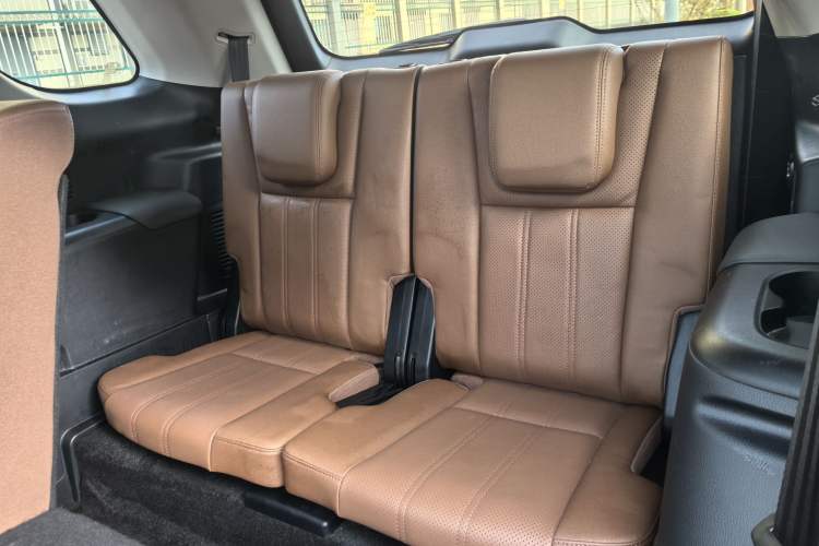 Used CHANGAN CS95 2017 2.0T Two-Wheel Drive Zhituo Edition Interior 3