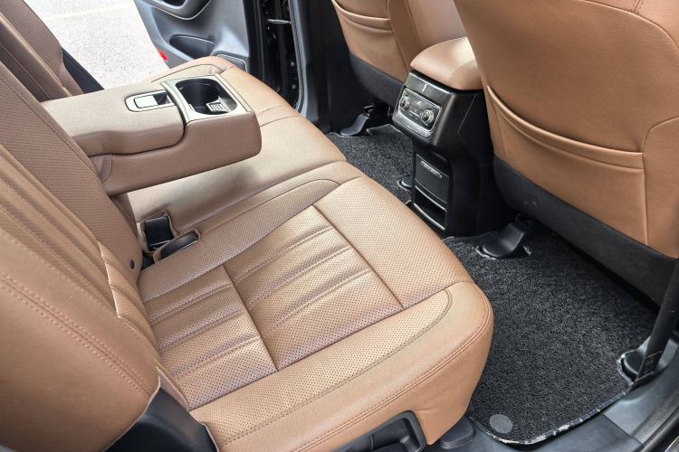 Used CHANGAN CS95 2017 2.0T Two-Wheel Drive Zhituo Edition Interior 4