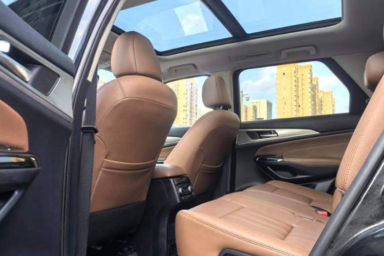 Used CHANGAN CS95 2017 2.0T Two-Wheel Drive Zhituo Edition Interior 5