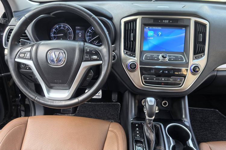 Used CHANGAN CS95 2017 2.0T Two-Wheel Drive Zhituo Edition Interior 7