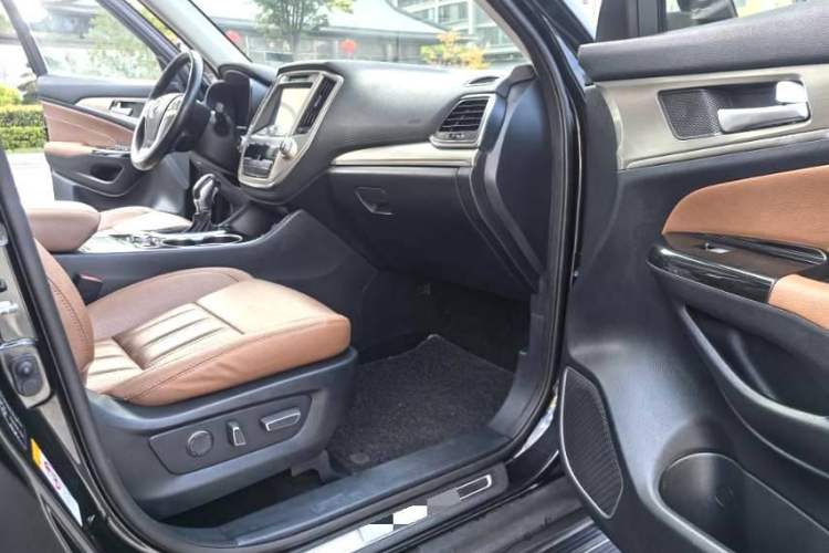 Used CHANGAN CS95 2017 2.0T Two-Wheel Drive Zhituo Edition Interior 8