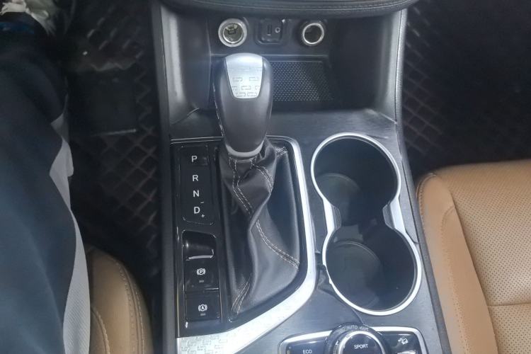 Used CHANGAN CS95 2017 2.0T Four-Wheel Drive ZhiZun Edition Interior 9