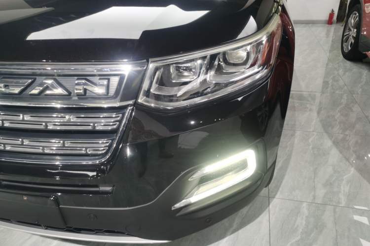 Used CHANGAN CS95 2017 2.0T Four-Wheel Drive ZhiZun Edition Left Front Headlight