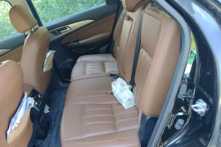 Used CHANGAN CS95 2017 2.0T Two-Wheel Drive Zhitu Edition Left Rear Seat