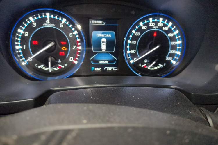 Used CHANGAN CS95 2017 2.0T Two-Wheel Drive Zhiyuan Edition Odometer Close Up