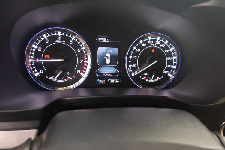 Used CHANGAN CS95 2017 2.0T Two-Wheel Drive Zhitu Edition Odometer Close Up