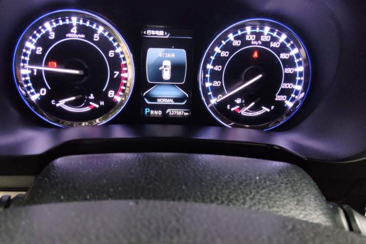 Used CHANGAN CS95 2017 2.0T Two-Wheel Drive Zhituo Edition Odometer Close Up