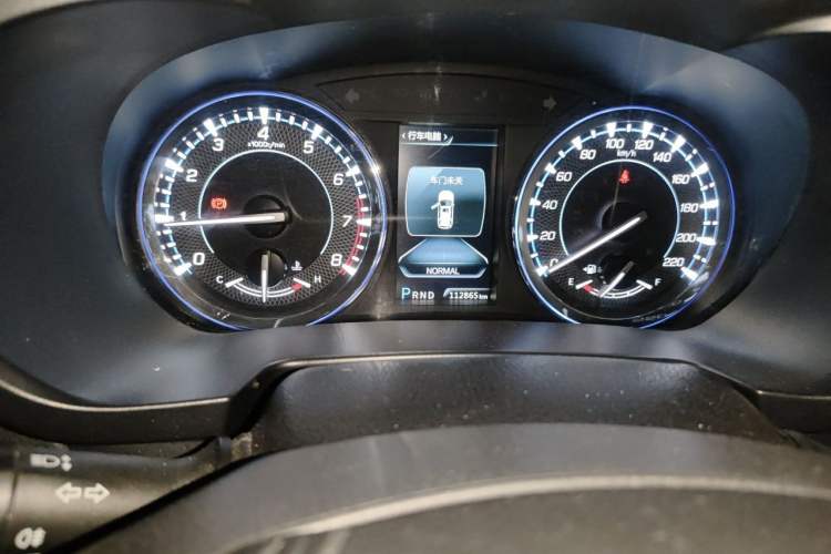 Used CHANGAN CS95 2017 2.0T Two-Wheel Drive Zhiyuan Edition Odometer Close Up