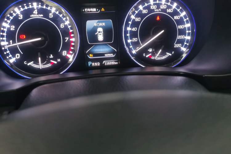 Used CHANGAN CS95 2017 2.0T Four-Wheel Drive ZhiZun Edition Odometer Close Up