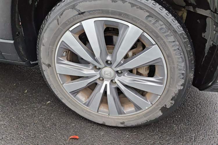 Used CHANGAN CS95 2017 2.0T Two-Wheel Drive Zhituo Edition Right Front Wheel Hub
