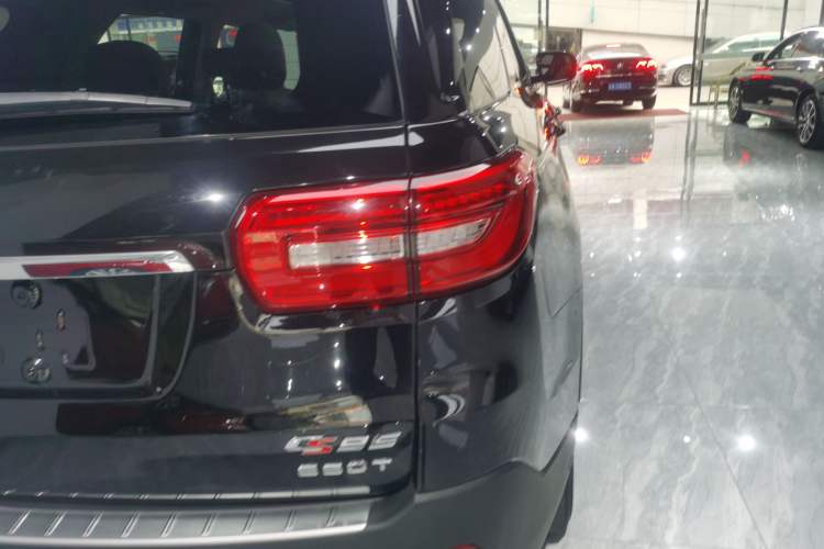 Used CHANGAN CS95 2017 2.0T Four-Wheel Drive ZhiZun Edition Right Rear Taillight