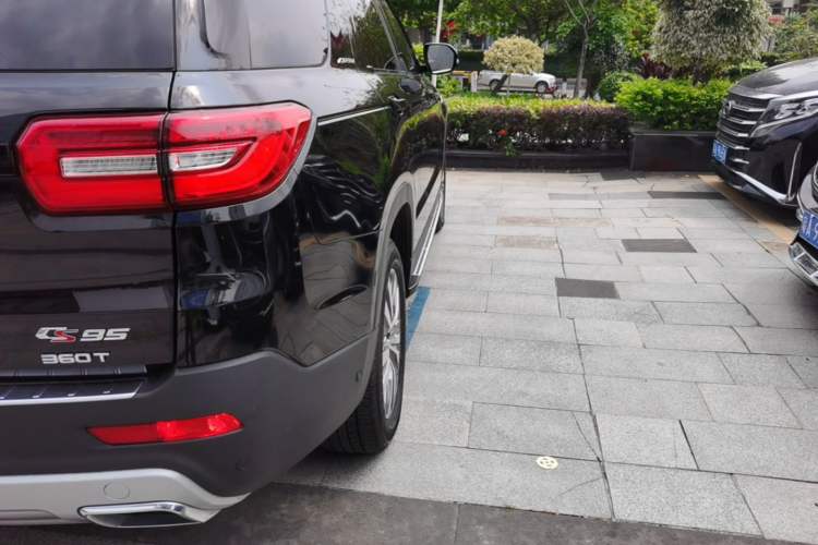 Used CHANGAN CS95 2017 2.0T Four-Wheel Drive ZhiZun Edition Right Rear Taillight