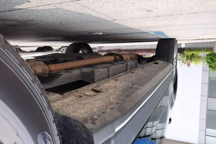 Used CHANGAN CS95 2017 2.0T Four-Wheel Drive ZhiZun Edition Right Side Sill