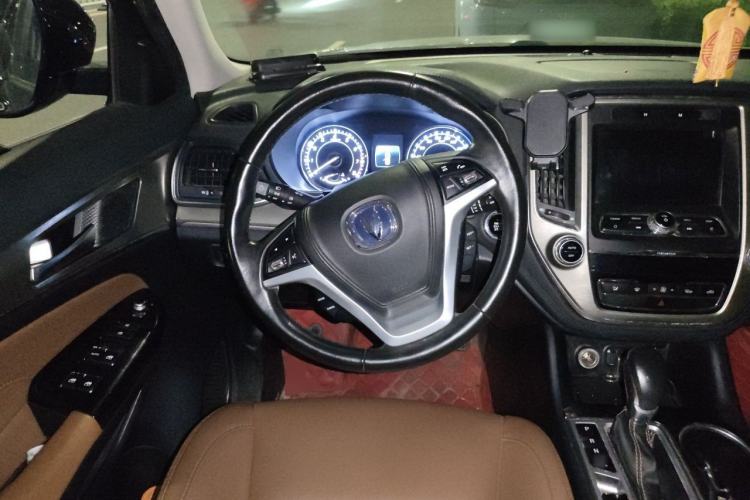 Used CHANGAN CS95 2017 2.0T Two-Wheel Drive Zhiyuan Edition Steering Wheel
