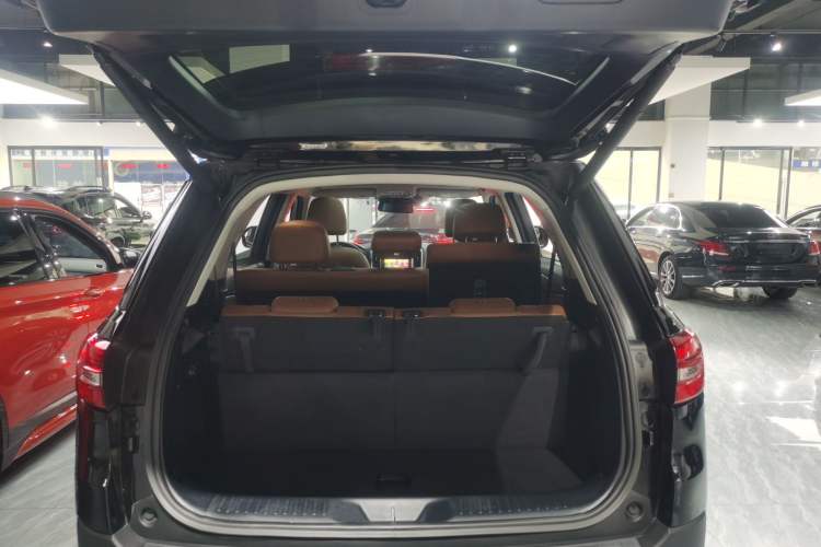 Used CHANGAN CS95 2017 2.0T Four-Wheel Drive ZhiZun Edition Trunk