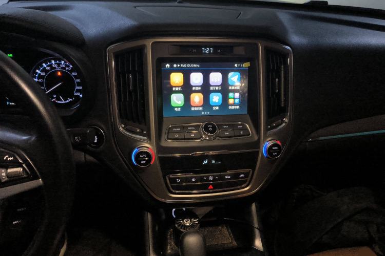 Used CHANGAN CS95 2017 2.0T Two-Wheel Drive Zhitu Edition Audio And AC Panel